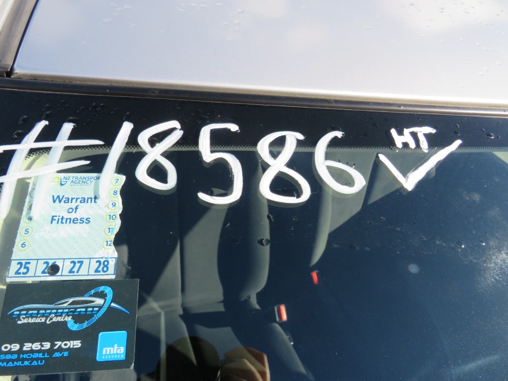 S1858619.jpg