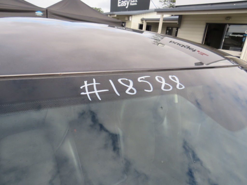 S1858819.jpg