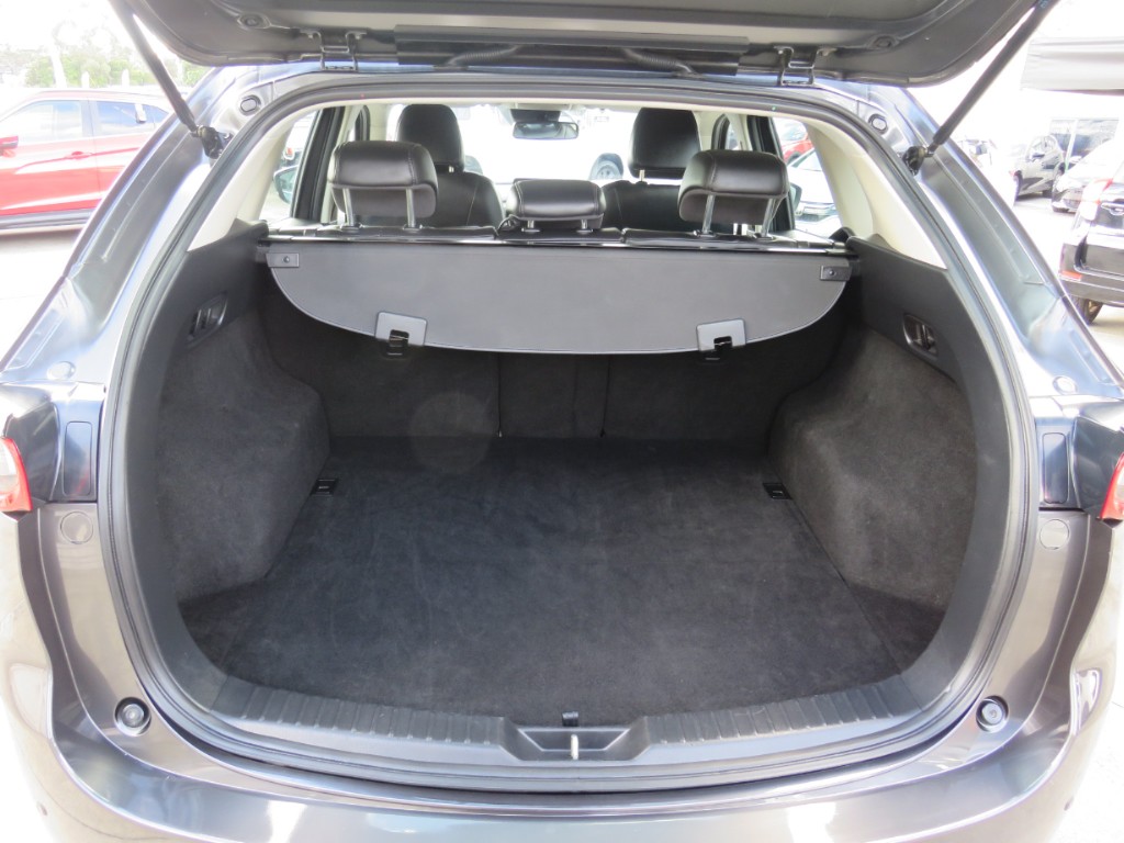 S7074110.jpg
