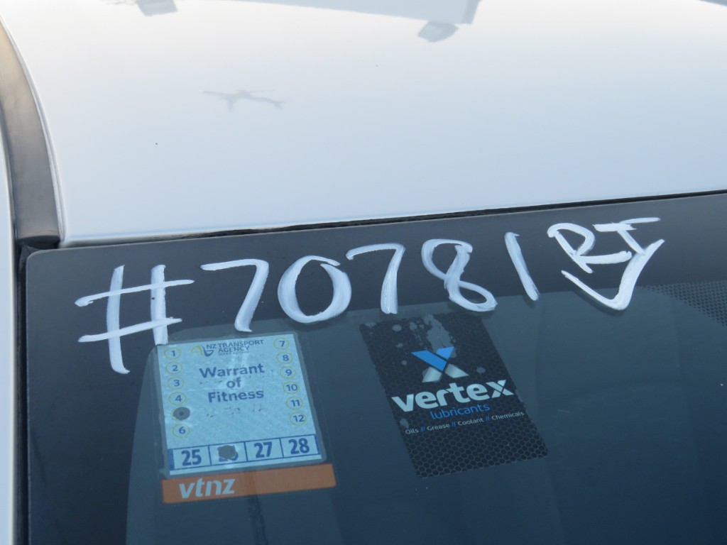 S7078119.jpg