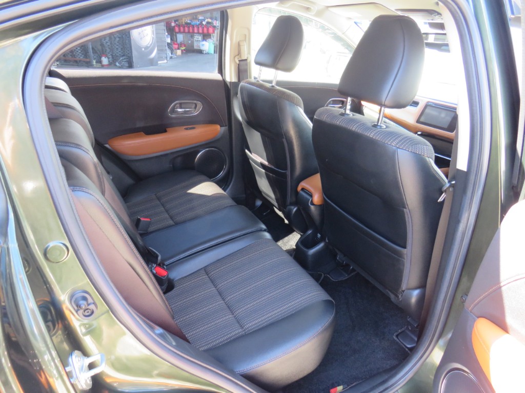 S8042511.jpg